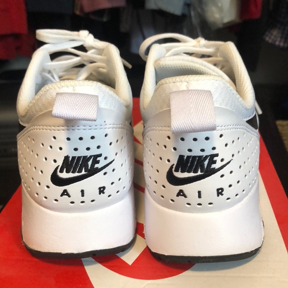 Sneakers - Picture 5 of 6